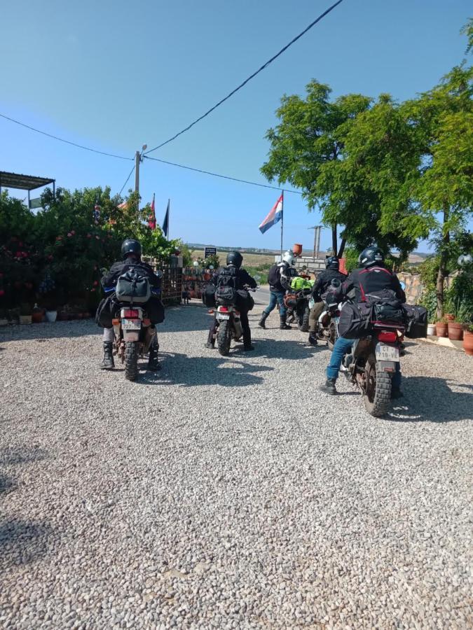 motel ain mersa Ifrane  Buitenkant foto